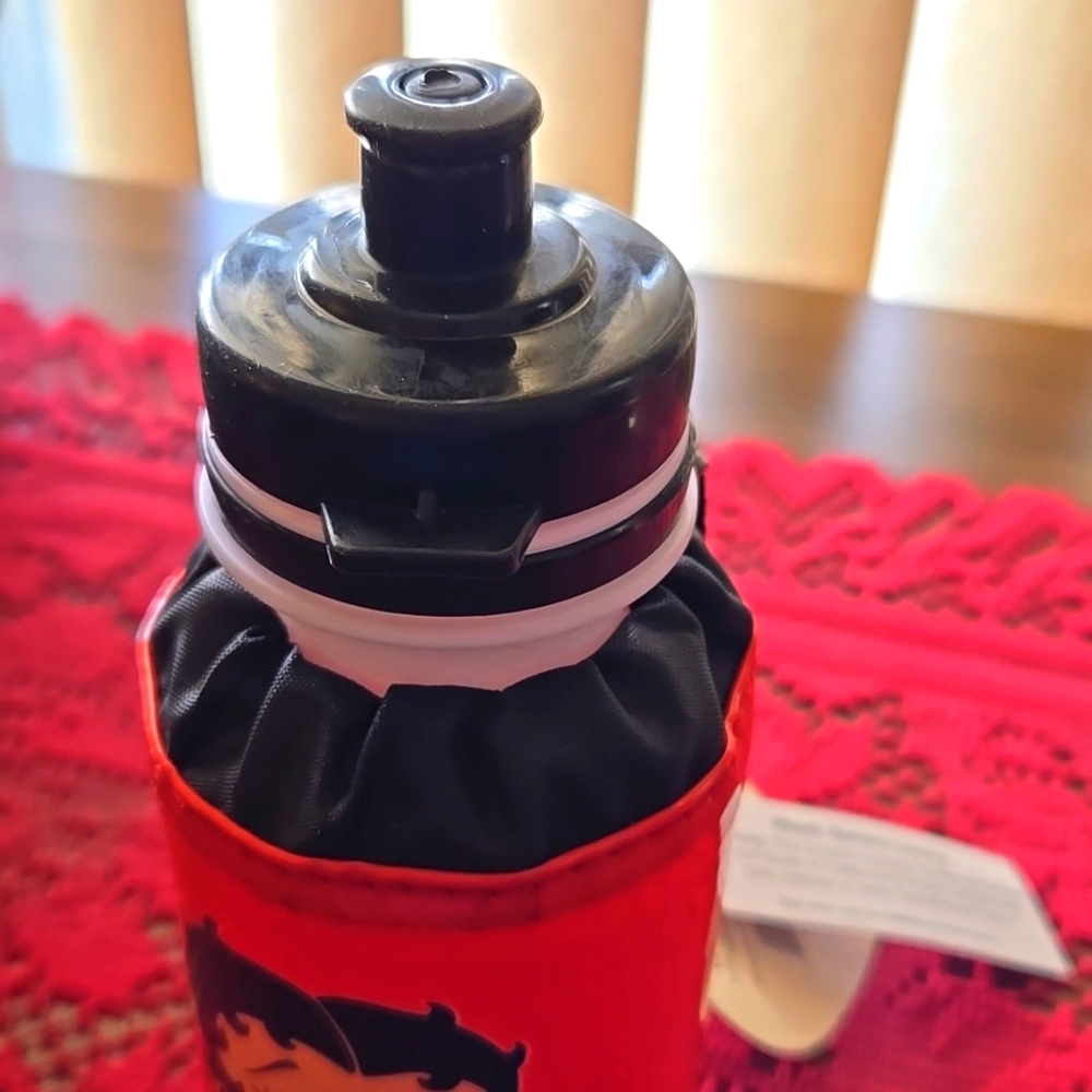 Betty Boop Red Water Bottle - Picture 2 of 5